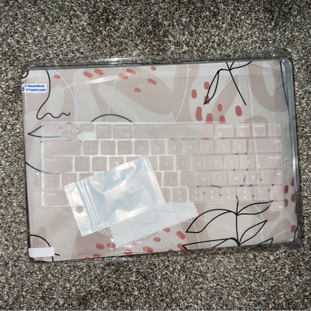 Macbook Pro Hard Cover Case w/ Keyboard Skin